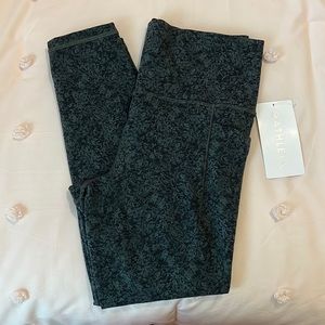 NWT ATHLETA LEGGINGS SALUTATION STASH POCKET II 7/8 TIGHT